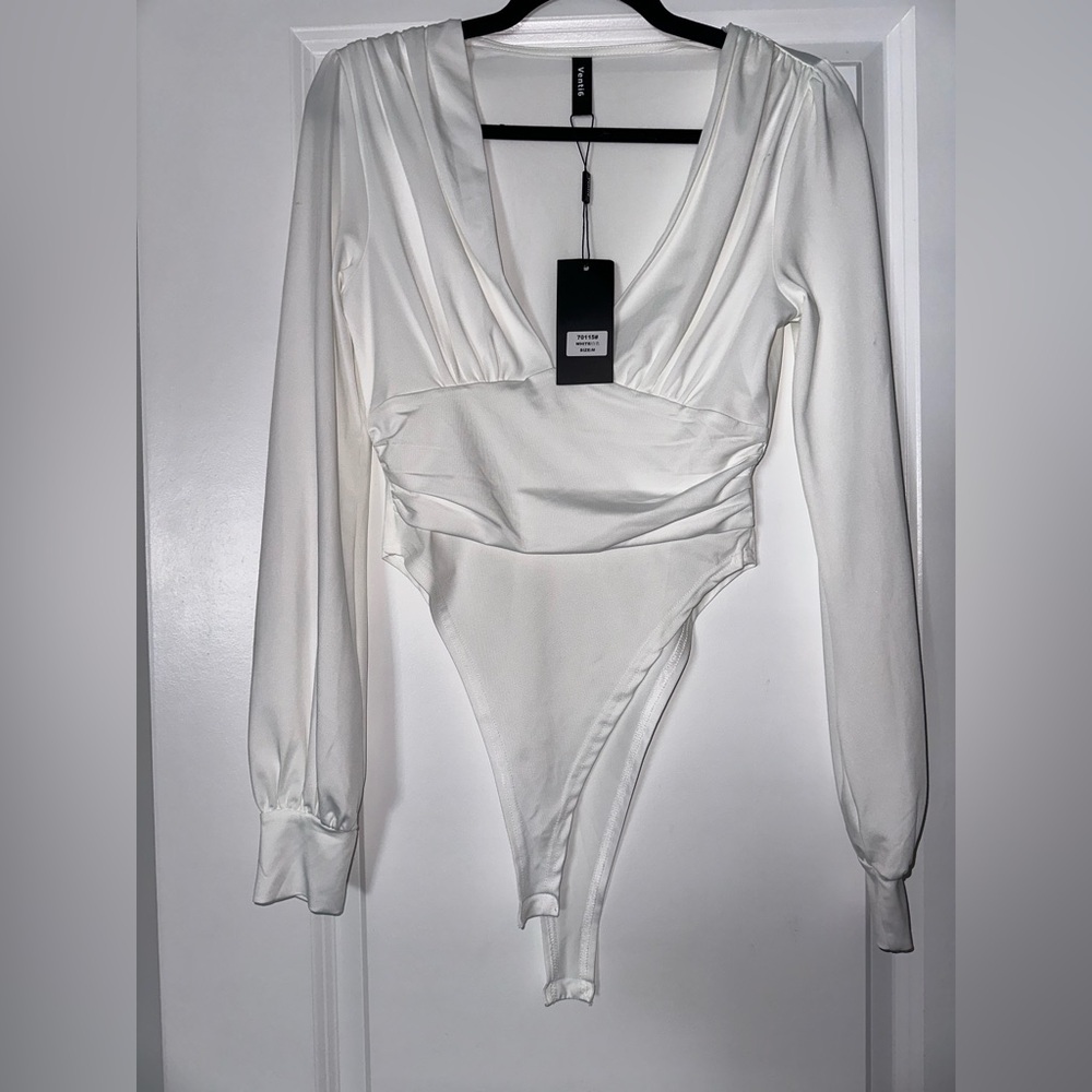 Venti6 Elegant White Long Sleeve V-Neck Thong Bodysuit size Medium
